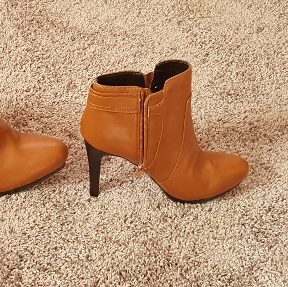 Shoes - Picture 3 of 3